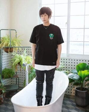 Ashin Instagram - 一日台北

行李變輕了
ㄧ定是有什麼遺落在上一站了？

我想 
那應該會是我的心

將所有衣服拿出來洗好曬乾
再換一批衣服放進箱中

從廣州早茶好耐冇見
到成都熊貓尊嘟假嘟

機場有位服務員告訴我
航程起飛從來只會抵累  不會提早

而他不知道
我的期待
卻已經提早飛到每一站

你好嗎？
我的旅伴