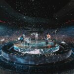 Ashin Instagram - 也許是地球上最後兩站方舟 如題，不捨依依。 這五天的壯闊航程與絕美舞台， 最終都會拆解、歸檔、庫存， 也許僅僅留在回憶深處， 也許再作為另一次冒險的養分。 謝謝廣州，謝謝所有部門夥伴， 謝謝你們的熱情歌聲與吶喊。 也感謝所有團隊成員， 為五月天打造壯闊絕美的舞台。 有些演唱會，唱一場少一場， 方舟最後兩夜，會在馬六甲海峽， 新加坡最終之站。 人生如歌 如夢 如無際的海， 有你之處，便是港灣。