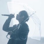 Ashin Instagram - 下雨是兩難 因為下雨 想為你唱更多歌 但是要讓你淋更久的雨 誰告訴我 怎麼樣比較好？