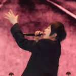 Ashin Instagram - 六月 野心磨破了披肩 在鳥巢裡送走了五月 在杭州滑過了西湖水 在武漢吃到了熱乾麵 在台北今夜告別六月 披肩沈睡初夏 聲音還有點沙啞 但心已經又想出發 六月再見 我們 七月見 #五月天