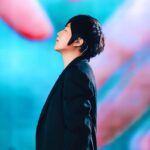 Ashin Instagram - 在異世界演唱會的你我 會不會錯過了什麼？ 如果有那個平行宇宙 你不認識五月天 你沒有來到這場演唱會 那麼你會在哪裡 那麼我是否會寫出這些歌曲？ 我希望在每個異世界 都能夠為你而唱！ 謝謝武漢 明天見 / #要聽我唱千里之外或修煉愛情 #異世界的五月天