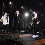 Ashin Instagram - 犀利趴已經第幾年？ 一個從第一年就人仰、馬翻、 賠了銀兩又折兵的活動 靠著這兩組夥伴 一路也走到第12屆了⋯⋯ 一家肩負著五月天、劉若英、告五人、任賢齊、宇宙人、麋先生⋯ 全年無休服務歌手與粉絲的唱片公司 一家奔波在李宗盛、林俊傑、薛之謙、任賢齊、張韶涵、毛不易⋯ 巡迴萬里的演唱會軟硬體製作團隊 每年夏天 更要跟阿湯哥一樣 上演不可能的任務 這兩組規模不大的團隊 都承擔起一場超過20組音樂人 上百位樂手的音樂節 除了大小兩舞台 完整的燈光、視訊、舞台設計與搭建 飲食攤、唱片行、休息區、玩球池 還要扮成恐龍讓大家抓 無限放大的行政籌備 極限操作的彩排時間 只為了給樂迷們、樂手們 最精彩的48小時 明年還犀利嗎？ 那就⋯ 明年再說囉！ 請給他們掌聲鼓勵 @binmusic.ig @binliveconcert @superslippa