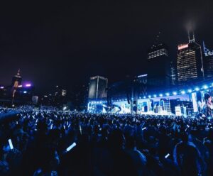 Ashin Instagram - 這六天 
有沒有人在場外一起聆聽？

雖然無法面對面相遇
但音樂依然將我們的心連在一起

摩天輪下  草坪空地

都歡迎你席地而坐
共渡2023的五月之約

#最後一張團長大人也太帥
#下一篇是肉色照的部分😆