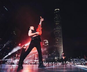 Ashin Instagram - 這六天 
有沒有人在場外一起聆聽？

雖然無法面對面相遇
但音樂依然將我們的心連在一起

摩天輪下  草坪空地

都歡迎你席地而坐
共渡2023的五月之約

#最後一張團長大人也太帥
#下一篇是肉色照的部分😆