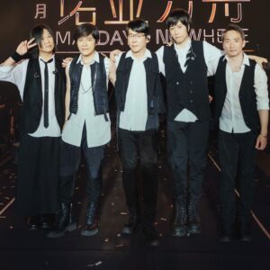 Ashin Instagram - 2/6 方舟再見 如果你還沒追蹤其他四位 現在就是最好機會 按下圖片重要部位！ （標籤也可以追蹤噢） #五月天 @imayday55555 #阿信 @ashin_ig #石頭 @mayday_stone #怪獸 @m0oo0nster #瑪莎 @maydaybass #冠佑 @mayday_ming #相信音樂 @binmusic.ig #必應創造 @binliveconcert