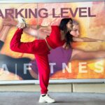 Ashu Reddy Instagram - Stretch yourself a little today and every day 😎❤️ #ashureddy #weekdayfun #stretches #lafitnessmiami 😀 @siva_jayant 📸