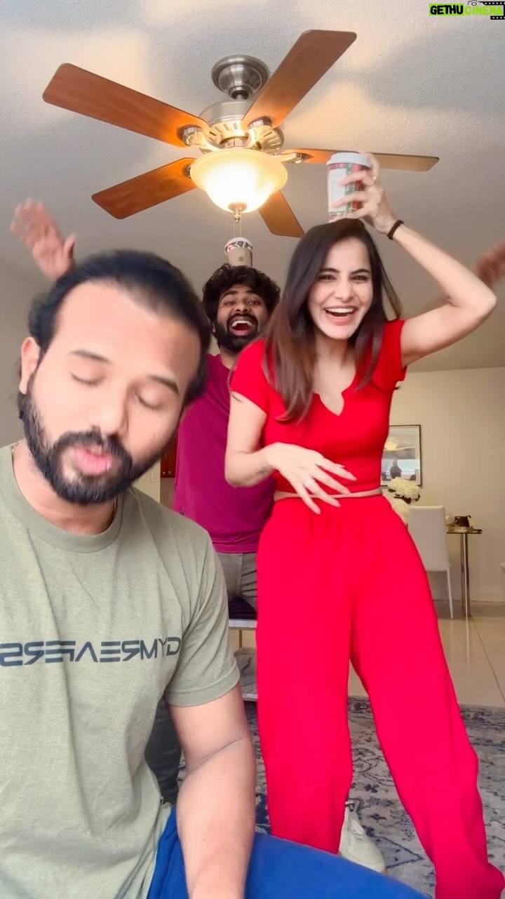 Ashu Reddy Instagram - Bobby Deol Exit song🤣🤣🤣❤️❤️ #ashureddy @siva_jayant @pavanseemakurti 😛 #funnyreels #friendstime #usa @joshapp.telugu Tampa, Florida