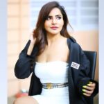 Ashu Reddy Instagram - Thursday's are for throwbacks ✌️👻🤓 #ashureddy #whitelittledress #causalstyle #coloredhair #tbt 💯
