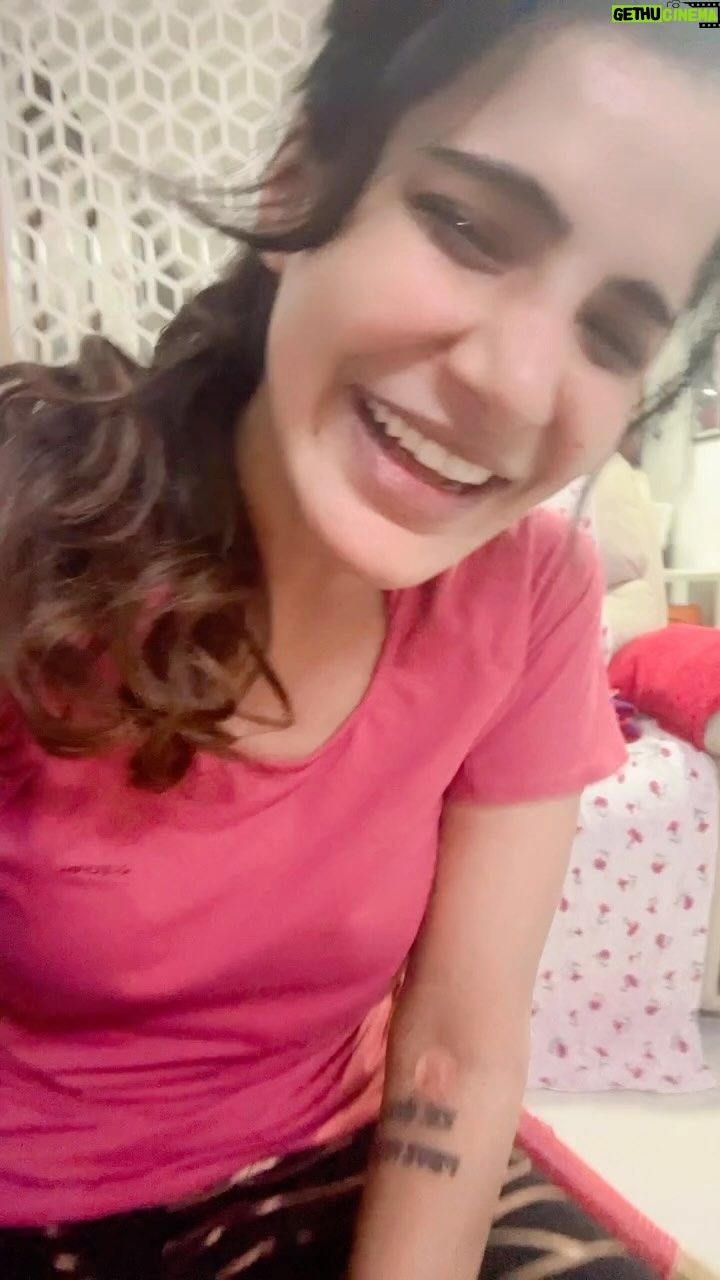 Ashu Reddy Instagram - She actually thought it's my voice🤣🤣🤣 #ashureddy #momanddaughter #husbandrequirements 🤣 #funnyreels