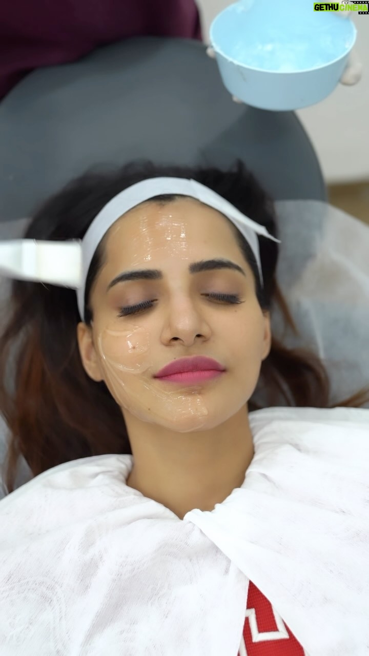Ashu Reddy Instagram - -15 degrees CRYOFACIAL..!! ☀️💎❤️ You heard about Crybath (IceBath) but this is cryofacial for absolute GLOW!! #ashureddy #skincare #skinhealth #cryofacial #icebath #glowupseason Hyderabad