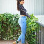 Ashu Reddy Instagram - I'm in love with the shape of you 💯💖 #ashureddy #bluejeans #weekdaycasuals 💯 @hairstylistravi @naveen_photography_official 🙂✌️