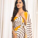 Ashu Reddy Instagram – Hello yellow!⭐️💛 #ashureddy #sareefeels #shootmode #yevam #comingsoon #worklife