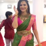 Ashu Reddy Instagram – Pattucheera😍❤️ #ashureddy #sareefeels #candothiscandothat 🩵 @vegasri_goldanddiamonds #jewellerycollab @rajusai7896 thank you for this perfect stitch 🩵👌🏻 @aurobella_hairandmakeupstudio ❤️❤️