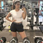 Ashu Reddy Instagram – This 2024 push yourself a little out of your comfort zone to work hard ⭐️🧡 #ashureddy #January2024 #fitnessmotivation #liveforyourself #workhardplayhard 🎊 Hyderabad