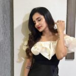 Ashu Reddy Instagram - Dressed up like my favorite black coffee on the last day of 2023!! ❤️🥳 #ashureddy #bye2023 #thankfulheart #workmode #hosting #eventtime #kakinada #YKconcert Hair and PC- @hairstylistravi 😊🧡 Kakinada