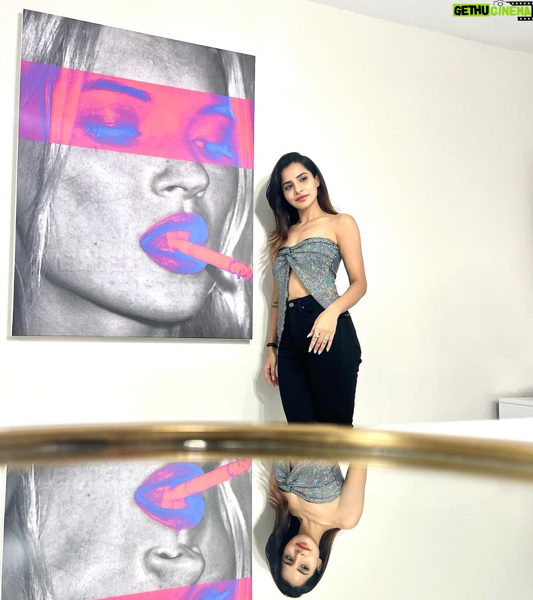 Ashu Reddy Instagram - Risen from the ashes!!⭐️🧡 #ashureddy #photooftheday #croptopday #miamifeels #besimplebutsexy - pc @pavanseemakurti 🎊 Casablanca on the Bay