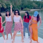 Ashu Reddy Instagram - Aaaaaaand it's a wrap of a wonderful trip to Miamiiii🔥🧡 #ashureddy #2023 #holidayfun #workhardplayhard #friendslikefamily embarrassing you guys here @siva_jayant @pavanseemakurti @deepaliiirajput @__dishareddy__ @srujanaturaga @tarun__nukala @sanjev619 🤭😛🤷🏻‍♀️🤪 Miami, Florida