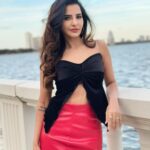 Ashu Reddy Instagram - Paint the town red..!! 🔥❤️ #ashureddy #weekendstyle #beboldbeyou 😎 @siva_jayant 📸 Tampa, Florida