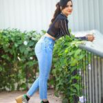Ashu Reddy Instagram - I'm in love with the shape of you 💯💖 #ashureddy #bluejeans #weekdaycasuals 💯 @hairstylistravi @naveen_photography_official 🙂✌️