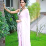 Ashu Reddy Instagram – So beautiful.. so elegant..!!π€©π #ashureddy #DiwaliLook #Diwali2023 #celebratelife
Saree – @neerusindia Hairstylist – @hairstylistravi π―
Photographer – @naveen_photography_official βοΈ