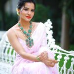 Ashu Reddy Instagram – So beautiful.. so elegant..!!π€©π #ashureddy #DiwaliLook #Diwali2023 #celebratelife
Saree – @neerusindia Hairstylist – @hairstylistravi π―
Photographer – @naveen_photography_official βοΈ