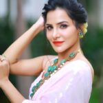 Ashu Reddy Instagram – So beautiful.. so elegant..!!π€©π #ashureddy #DiwaliLook #Diwali2023 #celebratelife
Saree – @neerusindia Hairstylist – @hairstylistravi π―
Photographer – @naveen_photography_official βοΈ