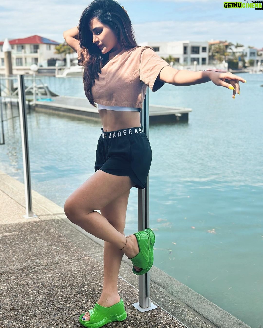 Ashu Reddy Instagram - Work on yourself for yourself ❤️ #ashureddy #developpositivity #bekind #onelife #transformation 🫠