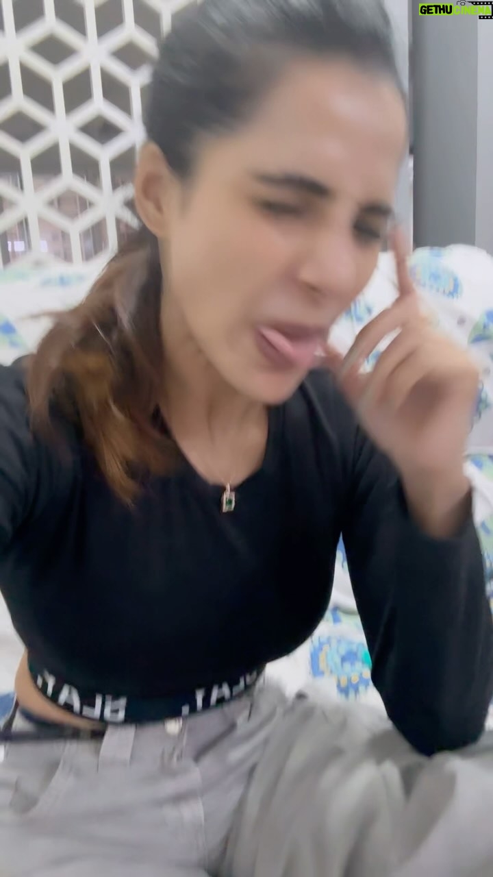 Ashu Reddy Instagram - Nijame antara 😂😂 #ashureddy #funnyreels #telugucinema #justforfun😂 #okbye