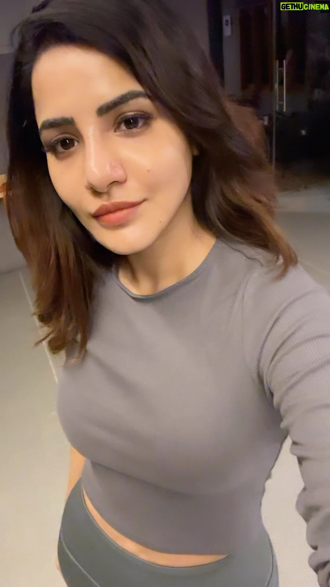 Ashu Reddy Instagram - A good skin day with little nose pin rash!🥲💯❤️ #ashureddy #skinhealth #skincareaddict #youarebeautifuljustthewayyouare ❤️