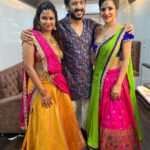 Ashu Reddy Instagram - Iddari mardhalla muddhula bava 🔥 #ashureddy #anchorravi #ariyanaglory #ETV #BathukammaEvent #friendsatwork @gnapikaentertainments My Outfit- @varahi_artstudio ❤️