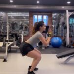 Ashu Reddy Instagram - Get better and fitter everyday, be consistent!💯🥳❤️ #ashureddy #workouteveryday #workoutmotivation #weekendvibes @venkat.madamala 🙏🔥 @officialjoshapp ☀️