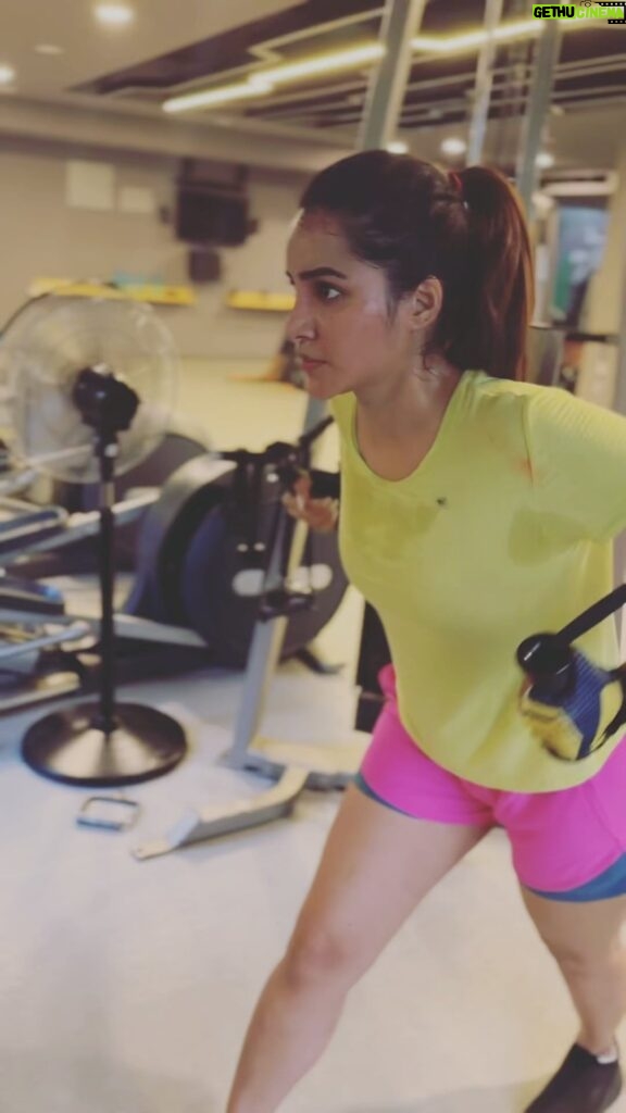 Ashu Reddy Instagram - Being strong starts from within!!💯❤️ #ashureddy #workoutroutine #weekdaymotivation💪 @officialjoshapp