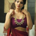 Ashu Reddy Instagram - Jewellery is every girl's favorite dream, especially when it's from @vegasri_goldanddiamonds 😍❤️ #ashureddy #vegasrigoldanddiamonds #sangeethlook #weddingwear #morepicscomingsoon Jewelry collaboration- @vegasri_goldanddiamonds 💯❤️ Photographer- @naveen_photography_official
