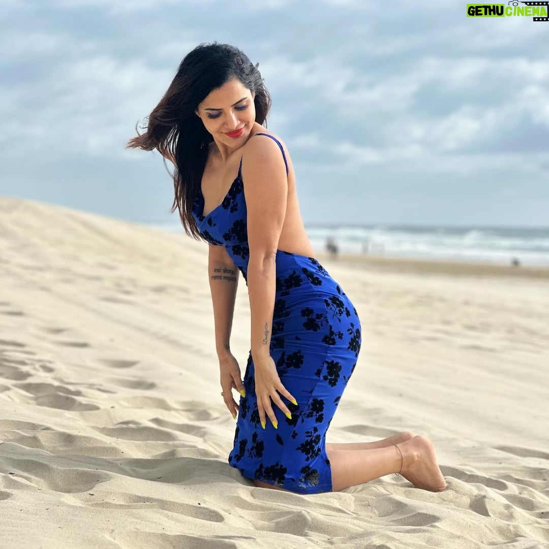 Ashu Reddy Instagram - Imma beach babe 🩵❤️ #ashureddy #beachvibes #bluesea #whitesands #australia #lovethisplace #nofilter Surfers Paradise, Queensland