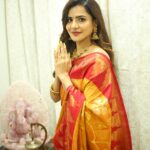 Ashu Reddy Instagram - No matter how beautiful it is, Do not forget not to see the moon today! Vinayaka Chathurdi Subhakankshalu❤️🎉 #ashureddy #vinayakachavithi #blessings #auspiciousday #festivalvibes 🎉