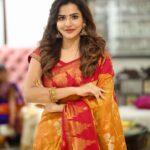 Ashu Reddy Instagram - No matter how beautiful it is, Do not forget not to see the moon today! Vinayaka Chathurdi Subhakankshalu❤️🎉 #ashureddy #vinayakachavithi #blessings #auspiciousday #festivalvibes 🎉