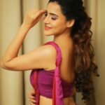 Ashu Reddy Instagram - I'm my own happiness and I mean it..!!😍❤️ #ashureddy #sareefeels #photooftheday @naveen_photography_official 🥳 @aurobella_hairandmakeupstudio ❤️