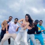 Ashu Reddy Instagram - Don't miss the ending 😂😂 #ashureddy Fun on ferry ⛴️ with friends @mirchihemant @manish_gilada @bharat.sagar.06 @sandeeprajfilms #reelsforfun #telugu #chillcheybro 🤩