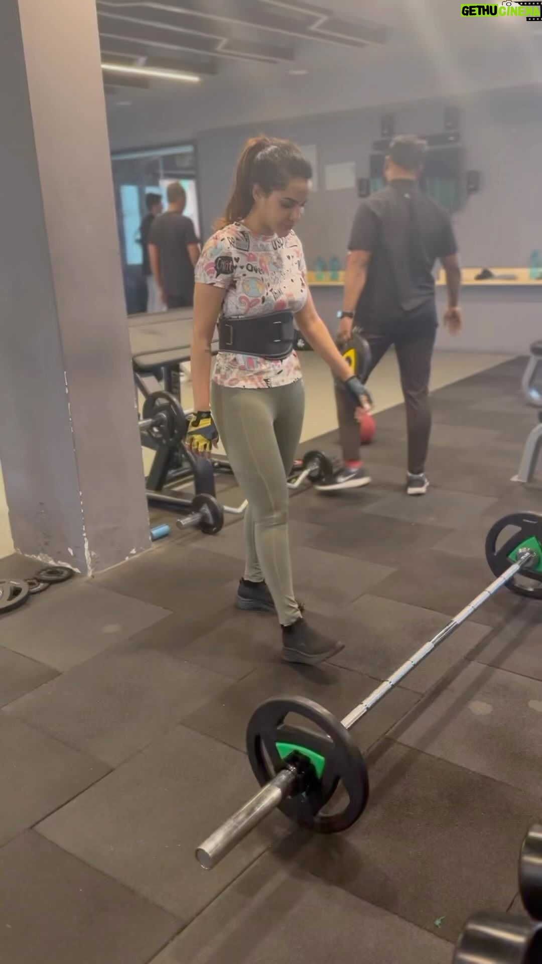 Ashu Reddy Instagram - Train your mind and body together consistently, results will follow!! 🔥🤞💯 #ashureddy #workoutmotivation #workhardstayhumble @officialjoshapp @joshapp.telugu