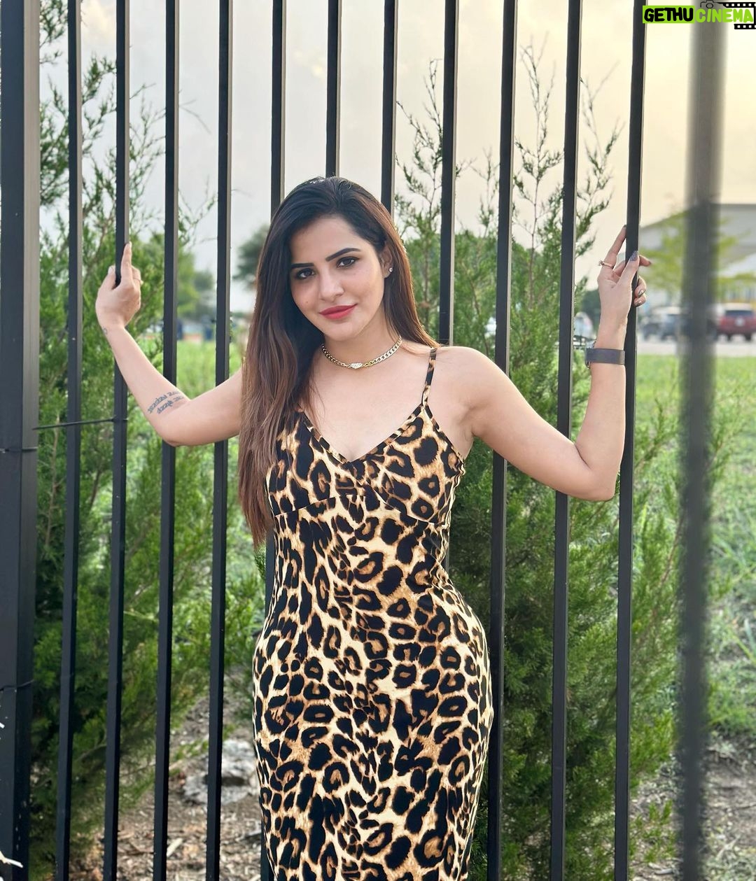 Ashu Reddy Instagram - " Prolly need a haircut" season!! 🖐️🎉 #ashureddy #trippingonshorthair #summervibes #eventtime 💯