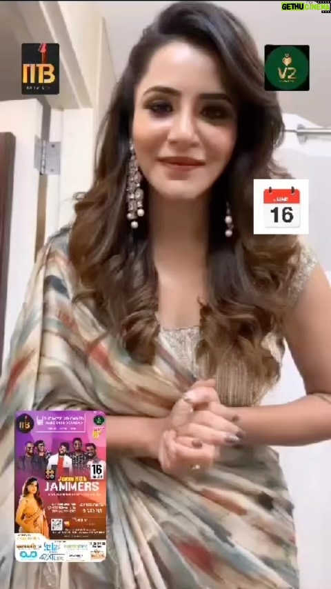 Ashu Reddy Instagram - #bandjammers #musicnight #nightparty #telugusongs #dspsong #ilayarajasongs🎧 #stlouis #kansascity #springfield Tickets: https://events.sulekha.com/band-jammers-live-in-concert-st-louis-2023_event-in_saint-peters-mo_368307