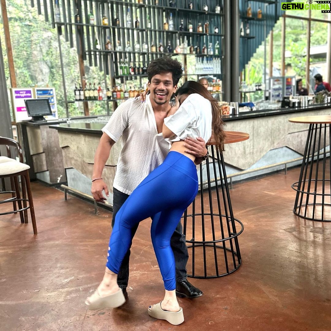 Ashu Reddy Instagram - The BB Jodi that never happened..!😭❤️ #ashureddy #mehboobdilse #bbjodi #healthisweath #timeheals 💯