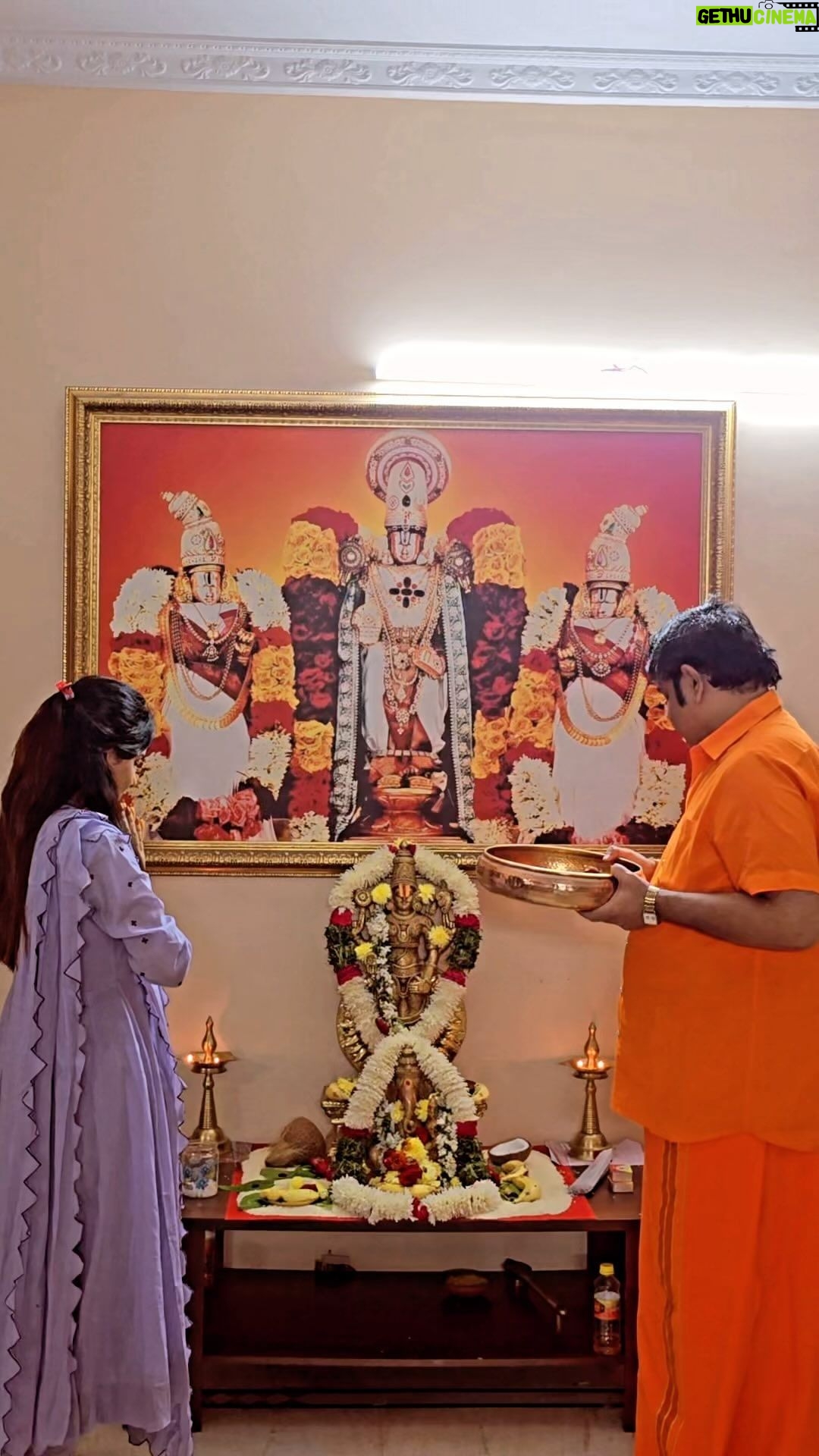 Ashu Reddy Instagram - Divine. Power. Energy 🙏❤️ #ashureddy #baglamukhidevi #rajashyamaladevi #poojatime #divineenergy #evarinammakaluvalaviBro @joshapp.telugu @officialjoshapp