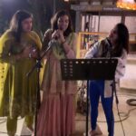 Ashu Reddy Instagram - Super Swingers 2.001927372 🤣🤣 #ashureddy @harinya_reddyy @__harshinireddy__ #funtimes #singersofinstagram #bathroomsingers 🤣 @joshapp.telugu @officialjoshapp