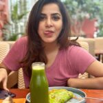 Ashu Reddy Instagram - Sunday is funday ☀️🤓 #ashureddy #goodfoodgoodmood #sundayvibes #restday #relaxtime 🧤💯