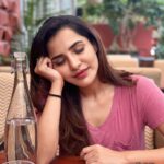 Ashu Reddy Instagram - Sunday is funday ☀️🤓 #ashureddy #goodfoodgoodmood #sundayvibes #restday #relaxtime 🧤💯