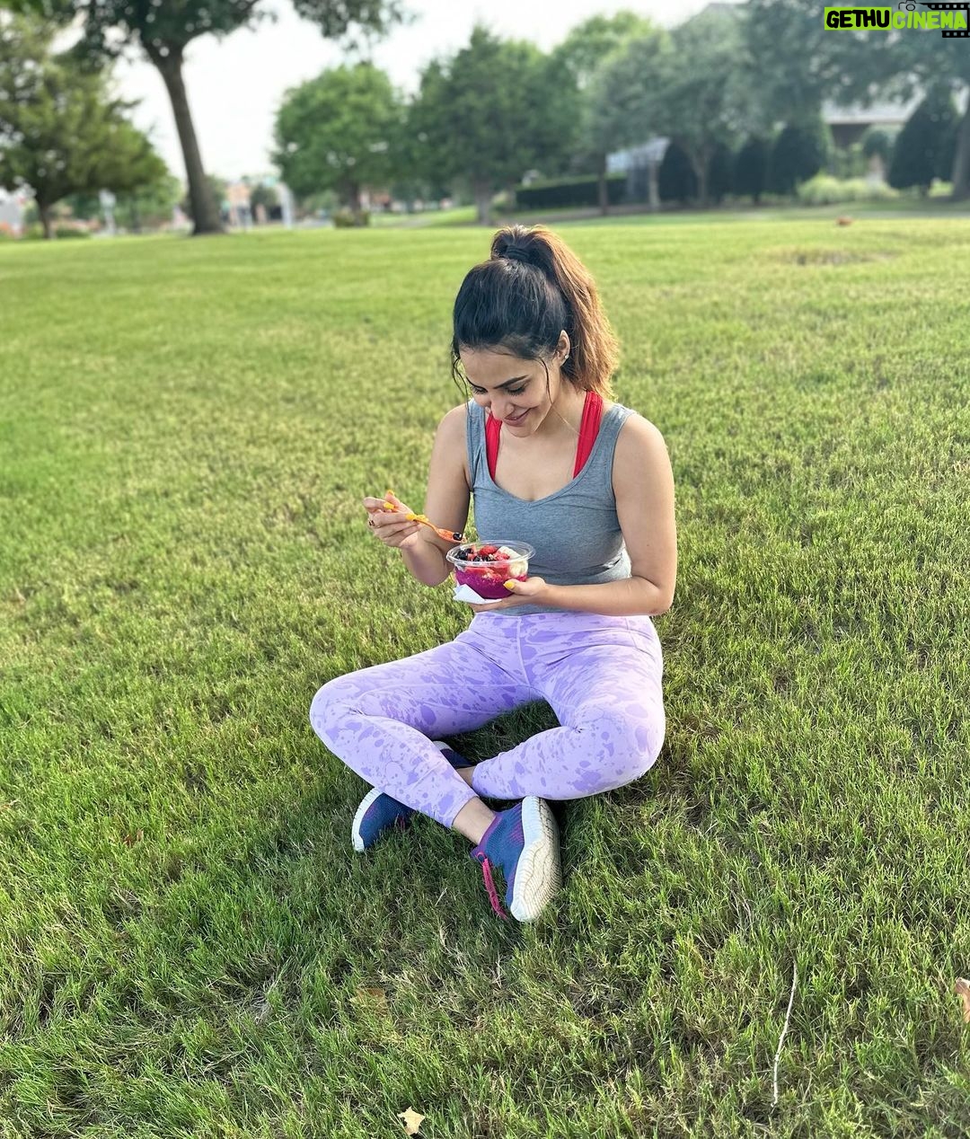 Ashu Reddy Instagram - The less we know, the more we grow!!💯❤️ #ashureddy #mondaymotivation #eathealthy #stayhealthy #bekindtoyourself #changeisgood 🎉