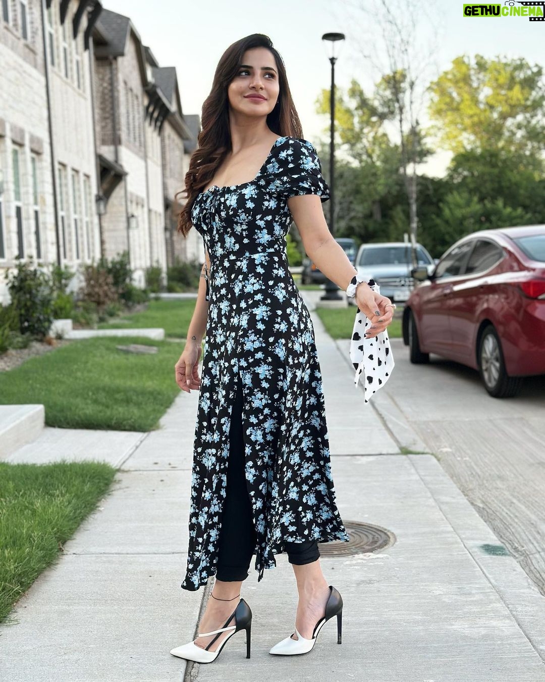 Ashu Reddy Instagram - Kind heart • Fierce mind • Brave Spirit, that's what woman are basically born with!💯 #ashureddy #bekindalways #peacewithin ❤️
