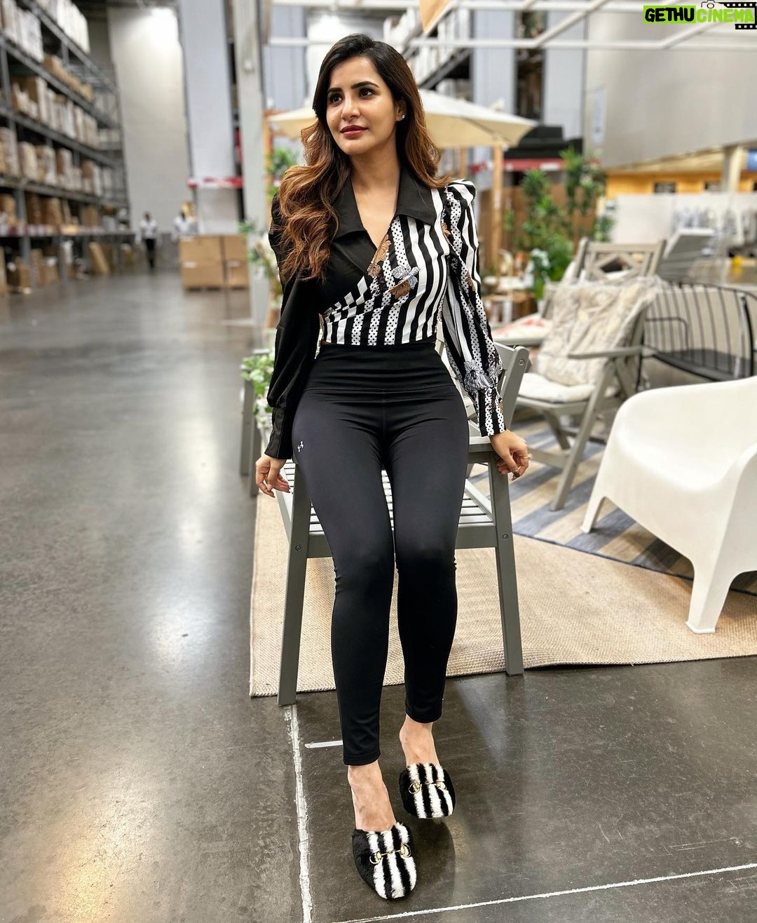 Ashu Reddy Instagram - Grow through what you go through!!#ashureddy #positiveenergy #peaceandlove #bekindalways ❤️😊
