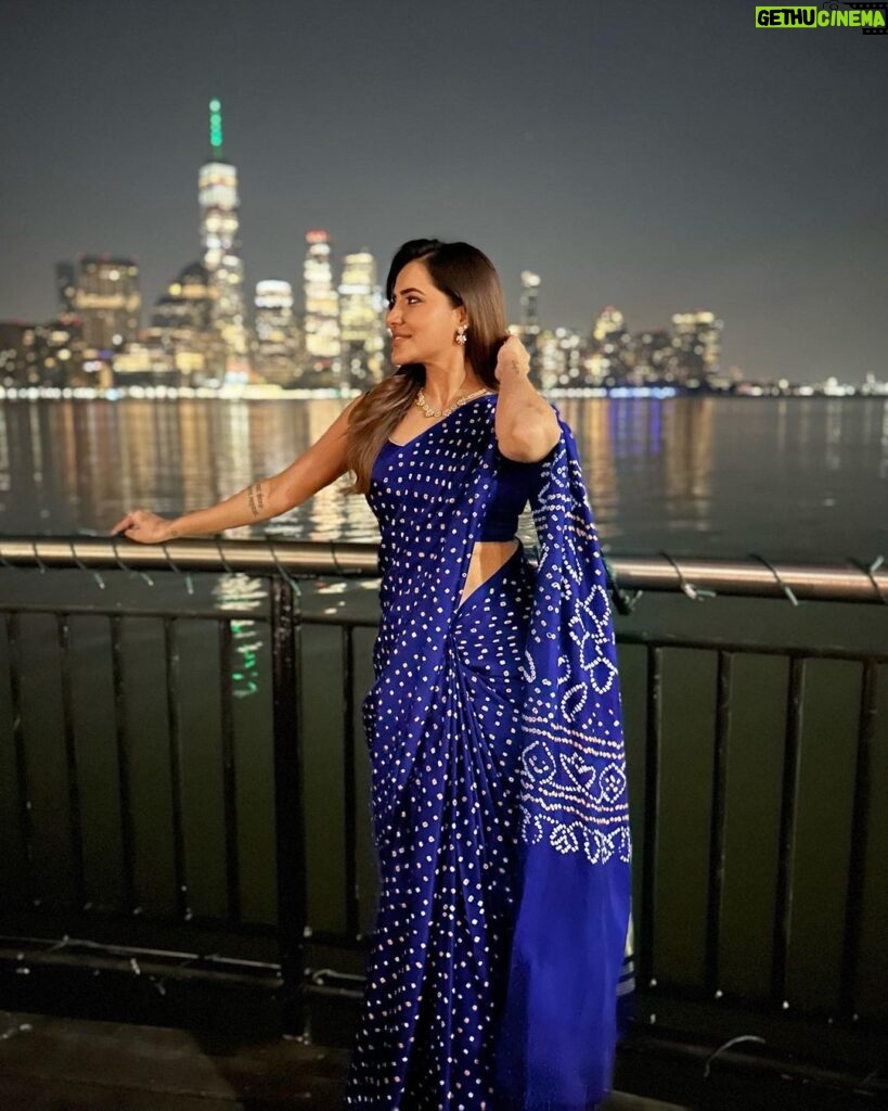Ashu Reddy Instagram - This place never gets old and bored ❤️⭐️ #ashureddy #newyorkcity #jerseycity #exchangeplace ❣️ New York Skyline